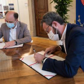 Il sindaco e il rettore firmano la convenzione ©UniTrento ph. Cattani Faggion