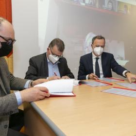 Firma dell'accordo attuativo con Fiemme e Fassa  (Foto ©UniTrento ph. Federico Nardelli)