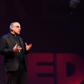 TEDxTrento: il vescovo Lauro Tisi