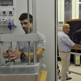 Diego Misseroni e Davide Bigoni in laboratorio ©GiovanniCavulli